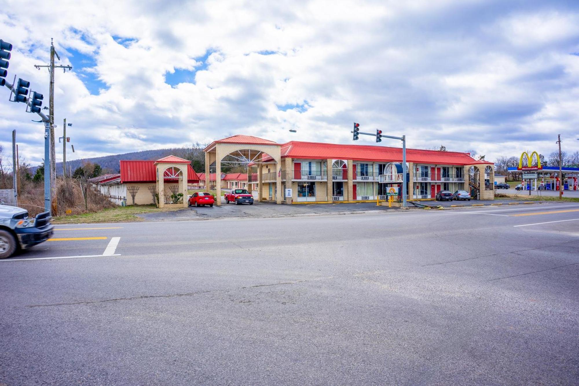 Ozark Junction Mountain View By Oyo Motel Екстериор снимка