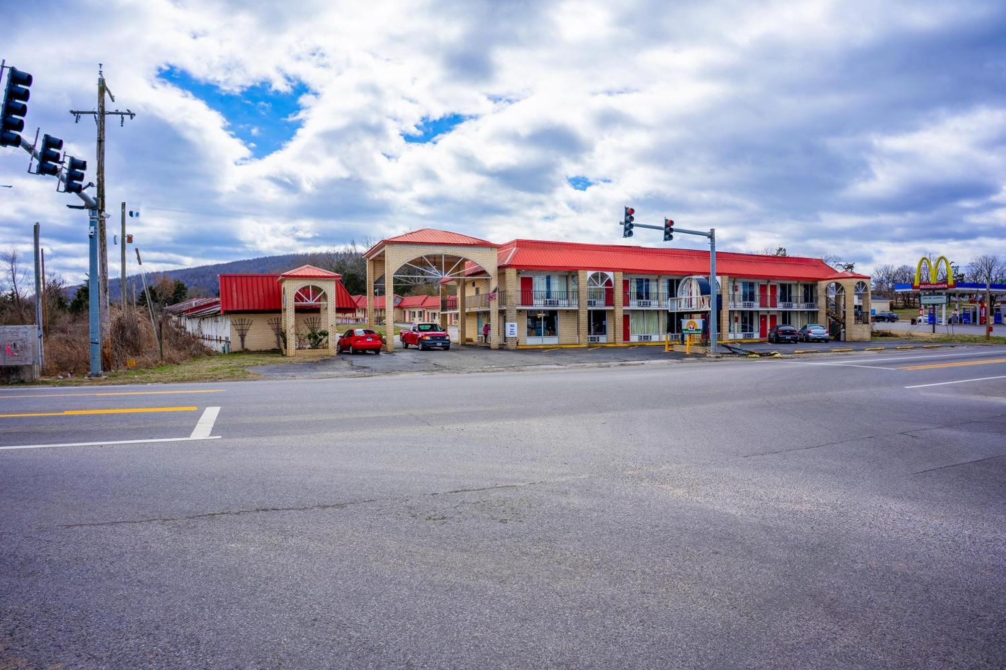 Ozark Junction Mountain View By Oyo Motel Екстериор снимка