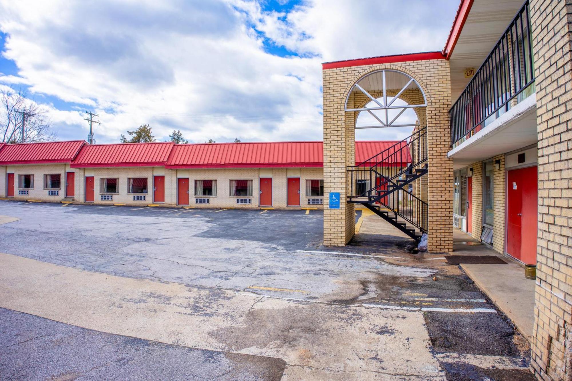 Ozark Junction Mountain View By Oyo Motel Екстериор снимка