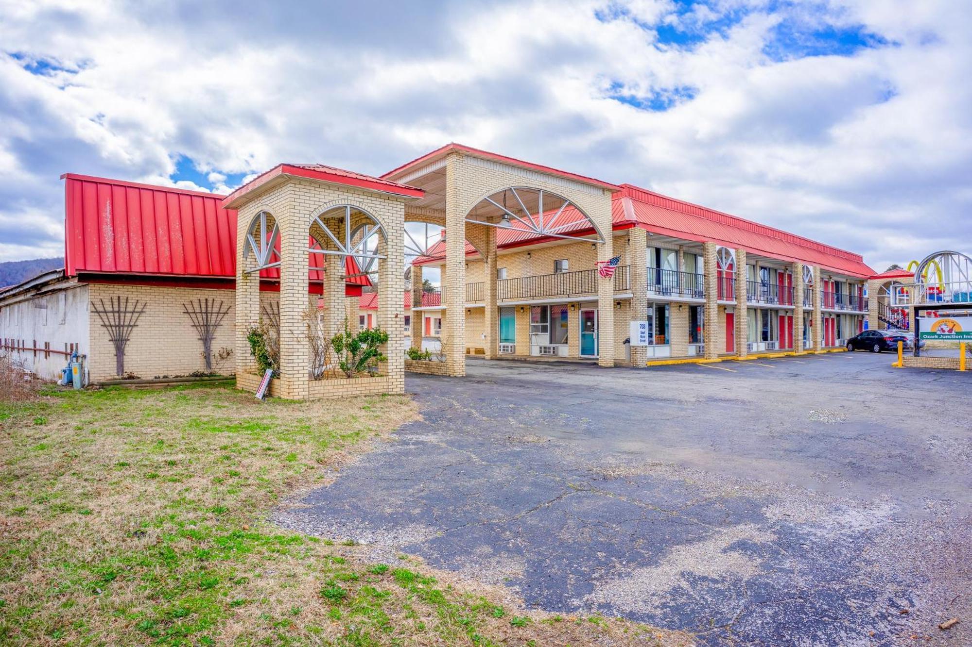 Ozark Junction Mountain View By Oyo Motel Екстериор снимка