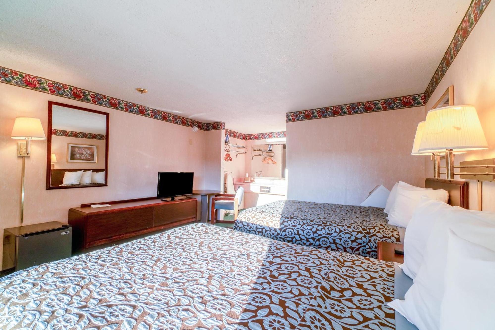 Ozark Junction Mountain View By Oyo Motel Екстериор снимка
